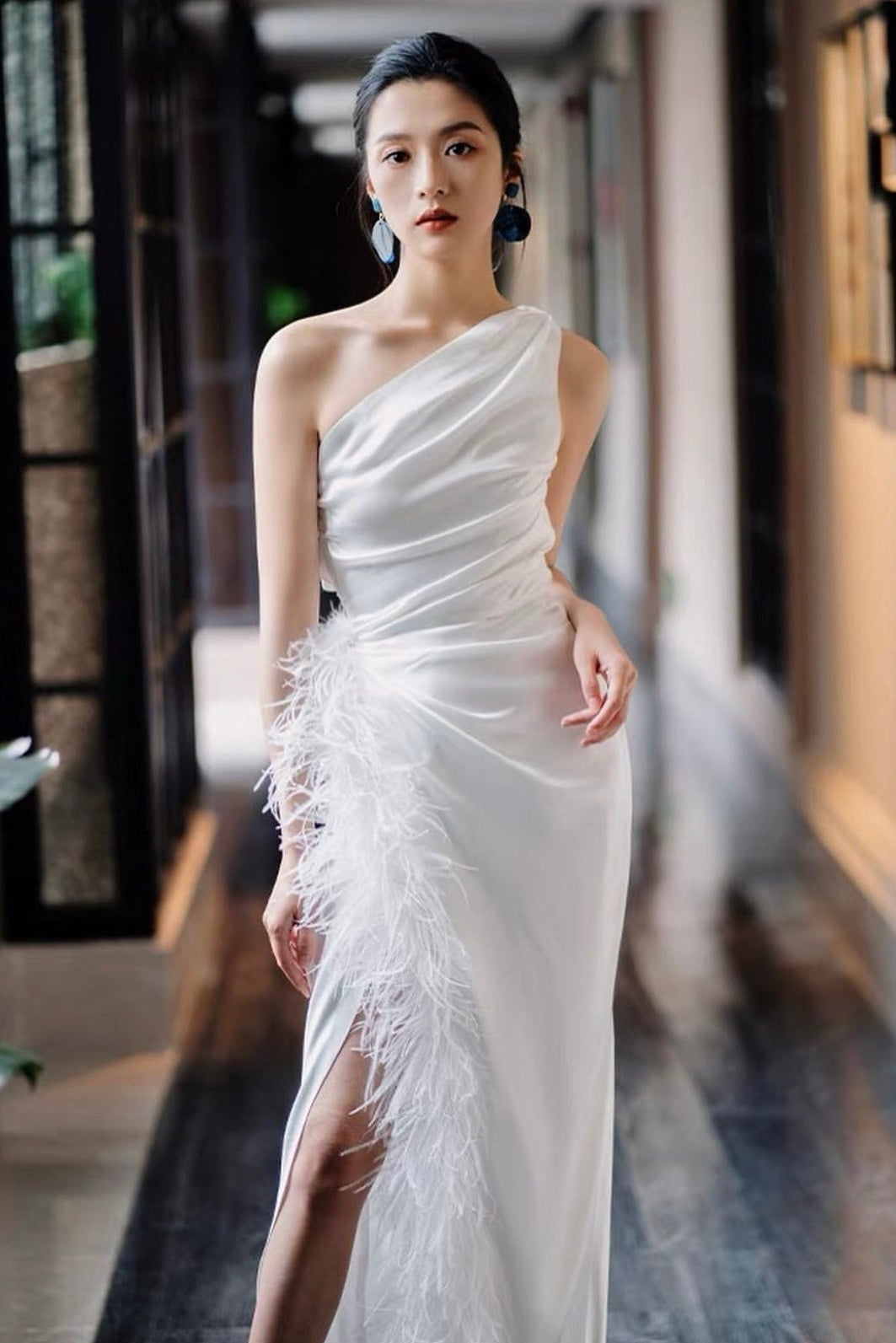 EC Feather One Shoulder White