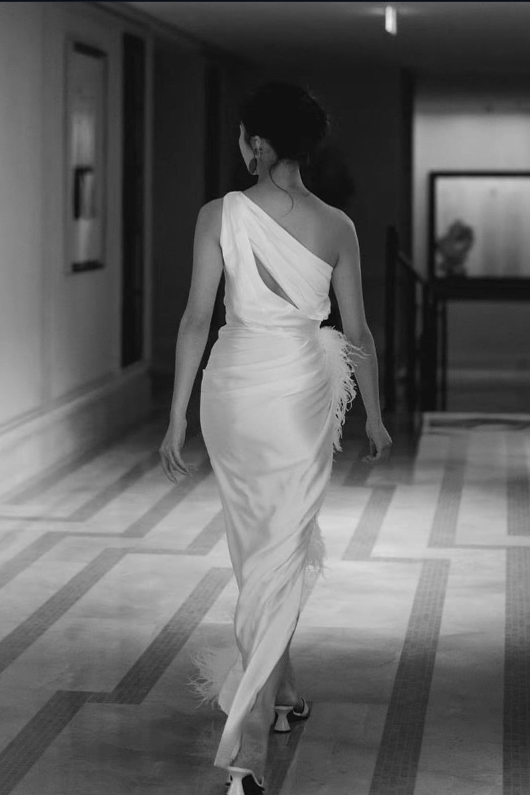 EC Feather One Shoulder White