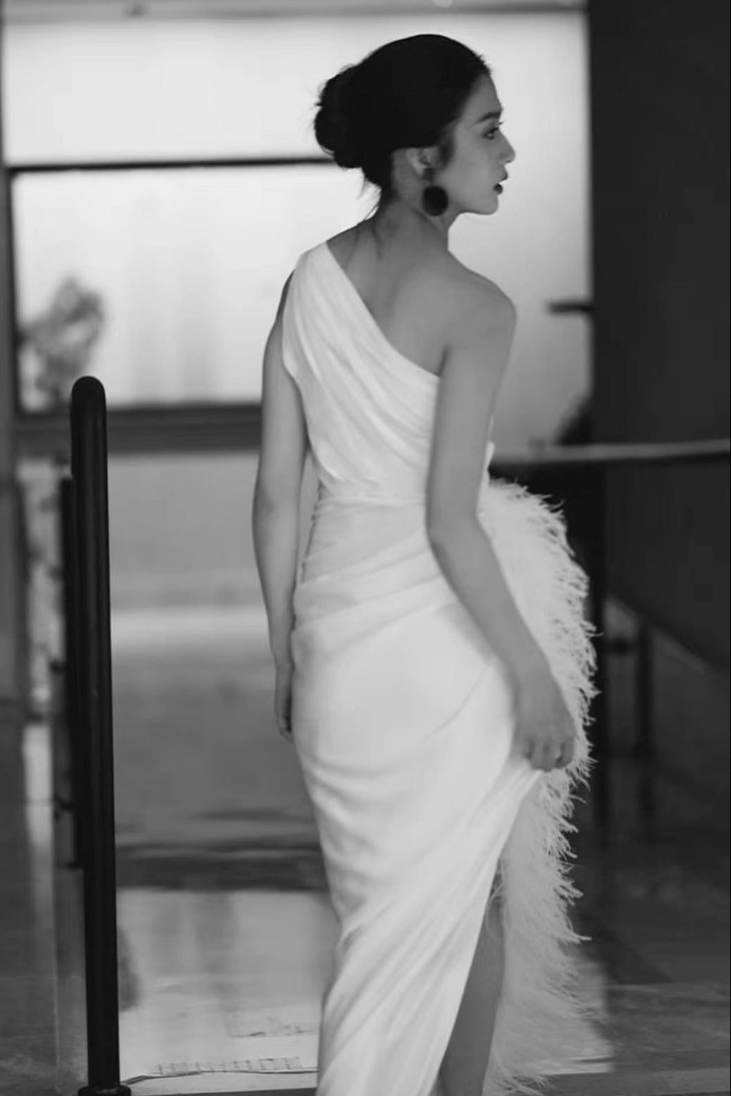 EC Feather One Shoulder White